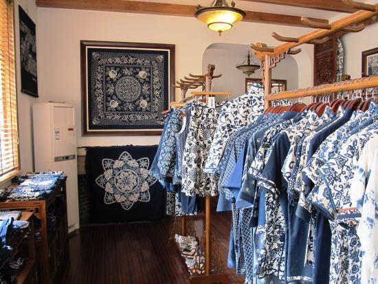 Chinese Printed Blue Nankeen Exhibition Hall